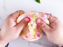 USAHANA: GROOVY FLOWER CAKE