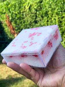 Strawberry Cream Sando ★
