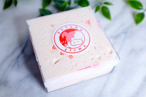 Strawberry Cream Sando ★