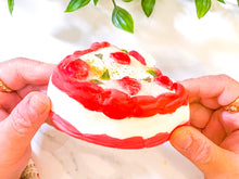 ROSE FIELD CAKE