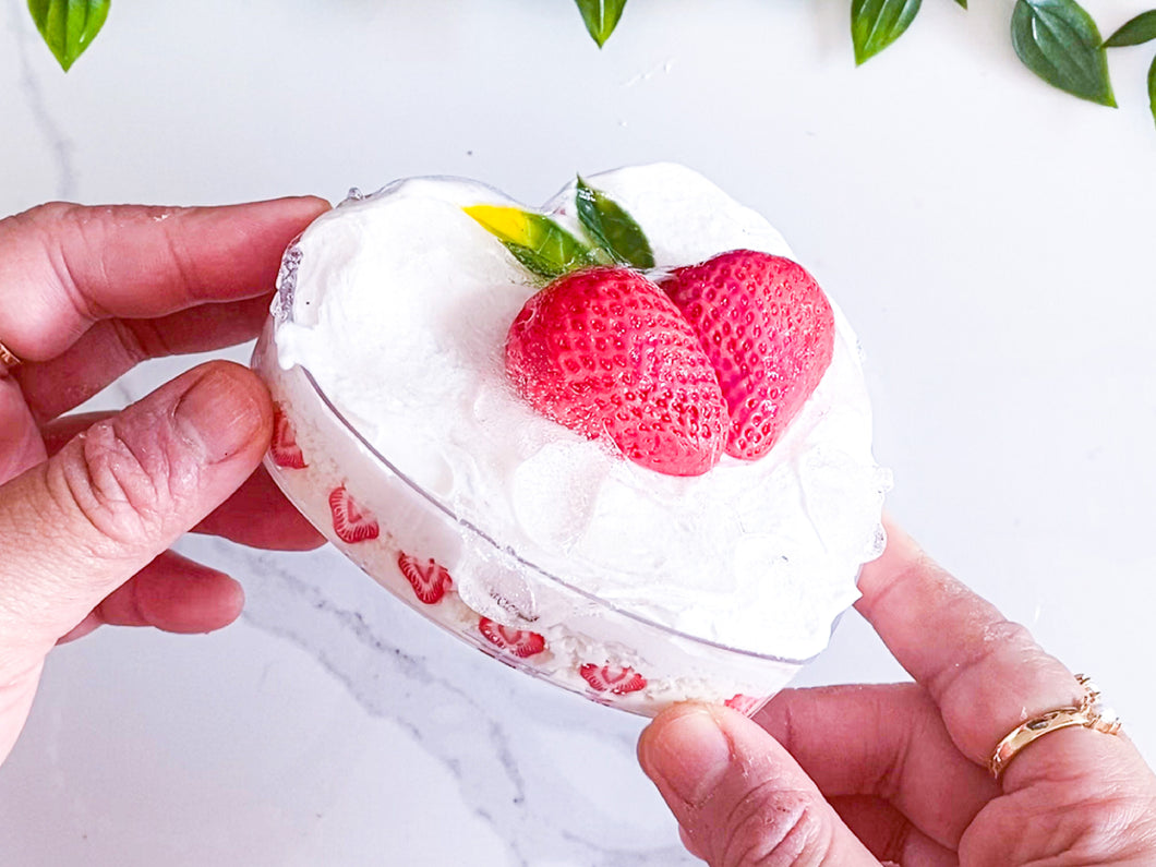 WHITE STRAWBERRY CREAM CAKE