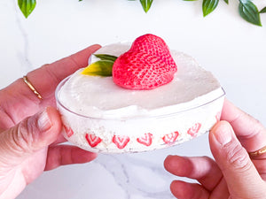 WHITE STRAWBERRY CREAM CAKE