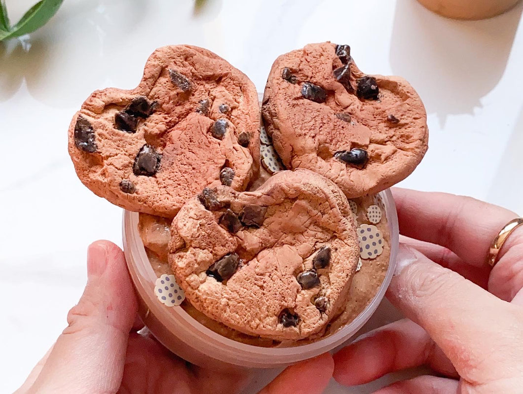 CHOCOLATE CHIP HEART COOKIE
